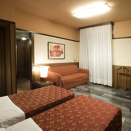 グランド エリート 4*