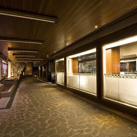 グランド エリート 4*