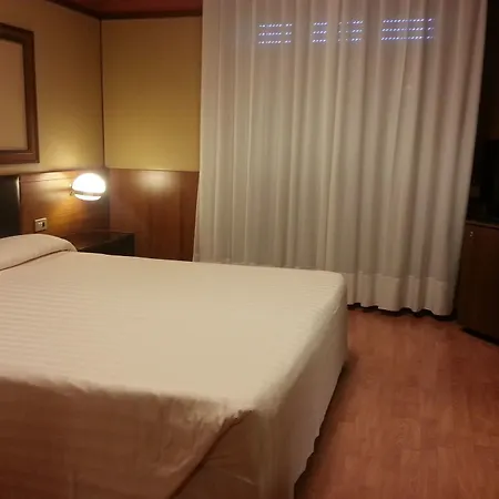 グランド エリート 4*